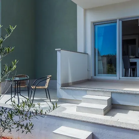 Udica With Terace, Garage Apartman Zadar