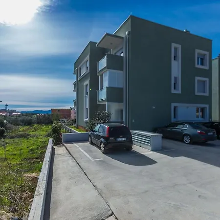 Udica With Terace, Garage Apartman Zadar