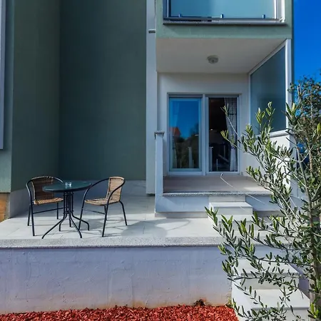 Udica With Terace, Garage Apartman Zadar