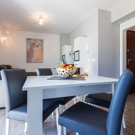 Udica With Terace, Garage Apartman Zadar